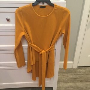 🔴SOLD🔴 Super cute mustard top!